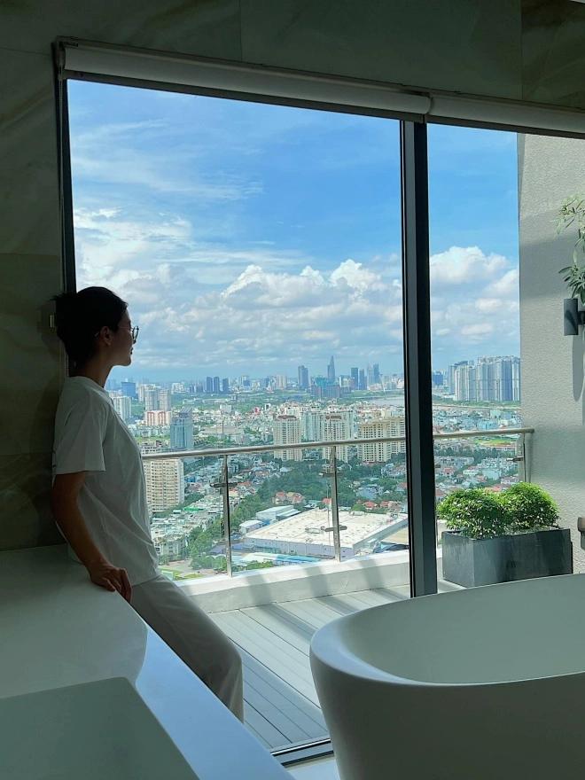 Hoa hậu phương khánh khoe căn penthouse mới mua nội thất đơn giản view đáng giá triệu đô - 5