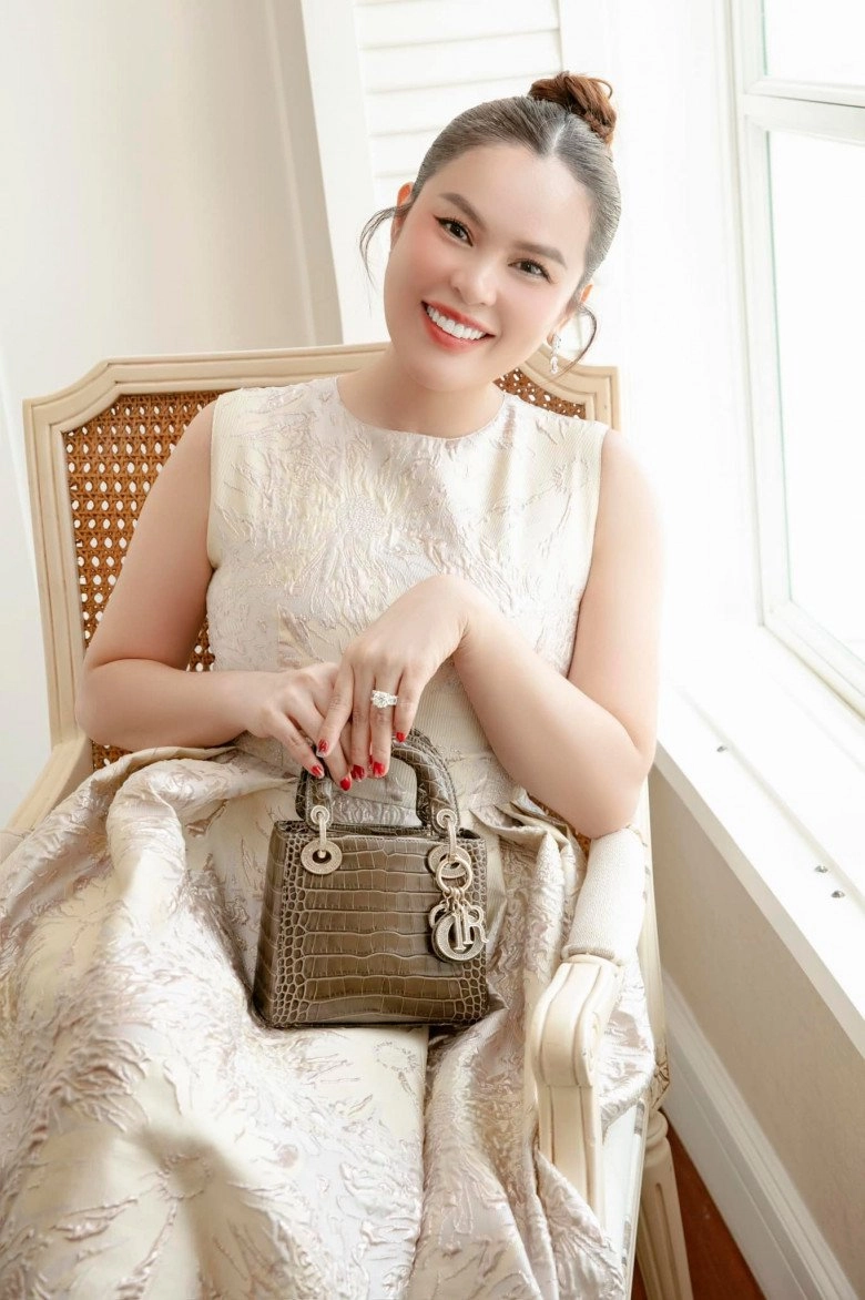 Hoa hậu phương lê ly hôn 3 con sống với bố số phận ngôi nhà 200 tỷ được công bố - 6