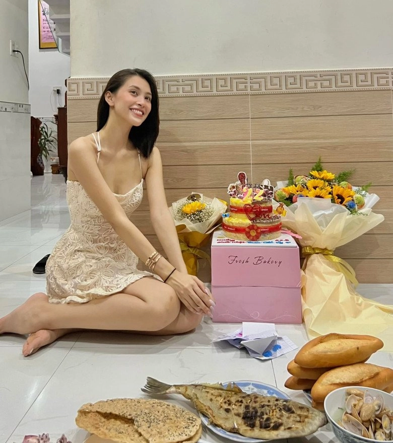 Hoa hậu tiểu vy khoe trình make-up mà chiếc nhẫn áp út sáng choang chiếm sóng fans ngỡ nhẫn đính hôn - 5