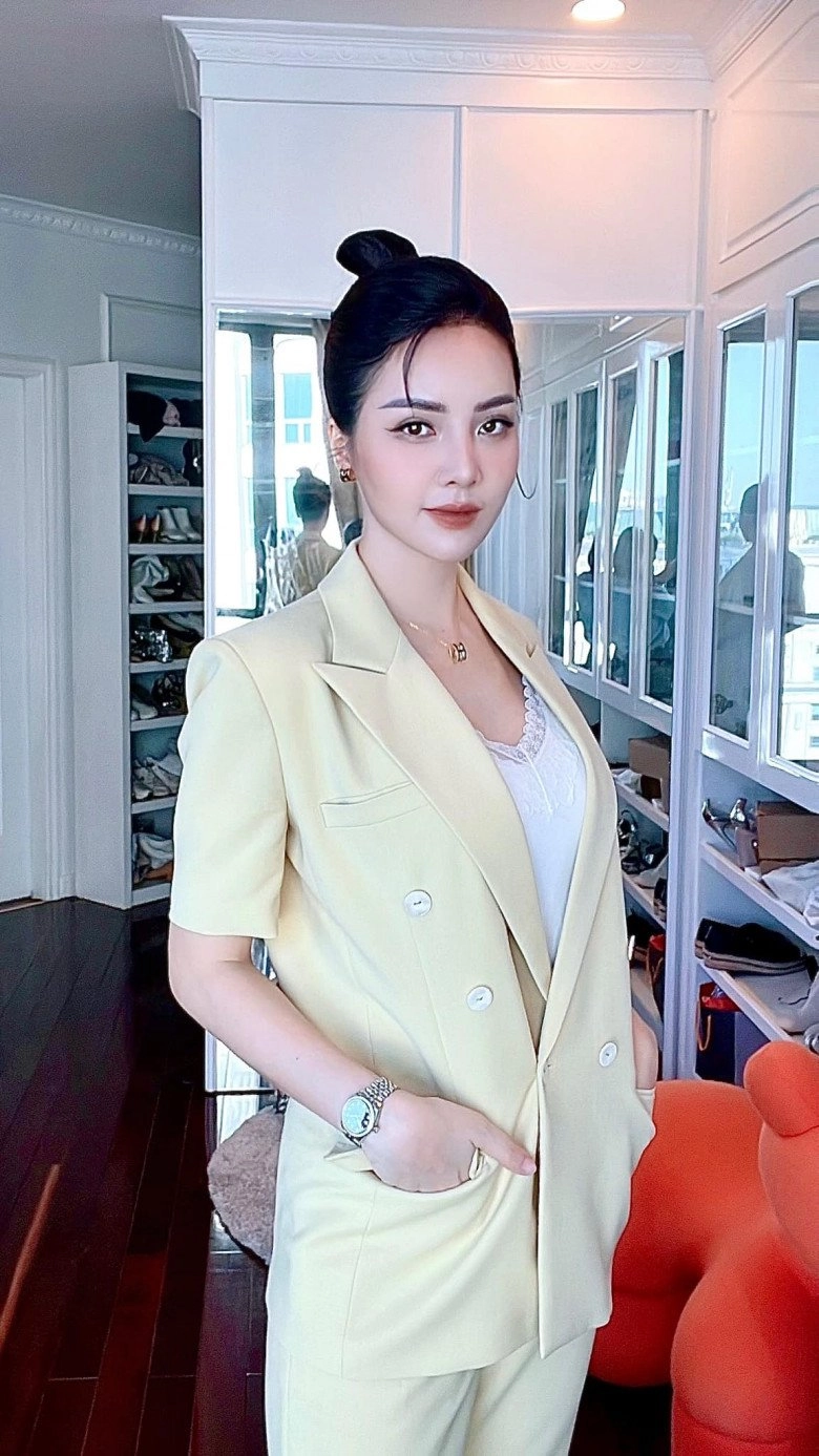Hoa khôi nhà đài - thụy vân lên đồ cưỡi ngựa không cầu kì vẫn sang xịn chuẩn quý tộc - 11