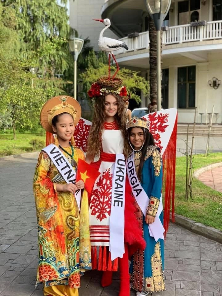 Hoa khôi nhí cần thơ chưa đi thi bạn thân 14 tuổi đã đoạt vương miện hoa hậu quốc tế - 8