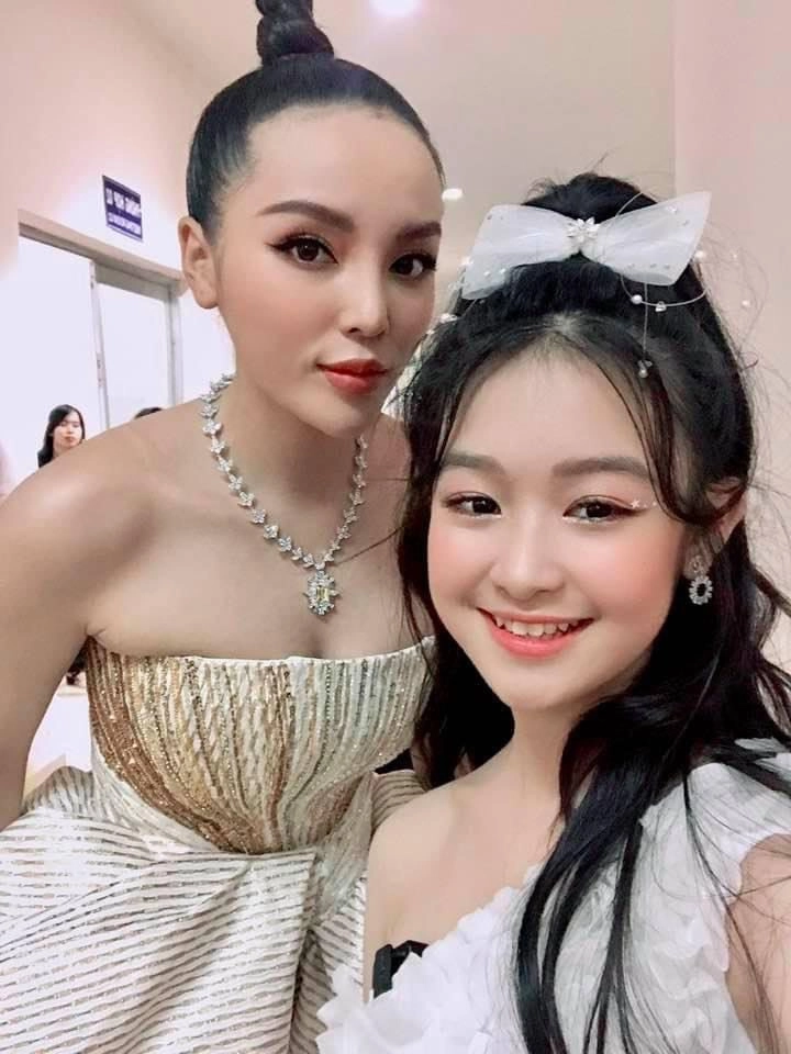 Hoa khôi nhí cần thơ chưa đi thi bạn thân 14 tuổi đã đoạt vương miện hoa hậu quốc tế - 17