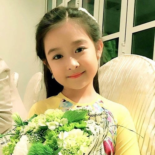 Hoa khôi nhí cần thơ khoe thành tích học tập cuối năm đạt học sinh giỏi lên thẳng lớp 8 - 1