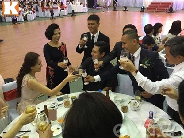 Hoa khôi trung học cướichú già hơn 20 tuổi đám cưới siêu sang giờ chỉ việc nuôi con - 9