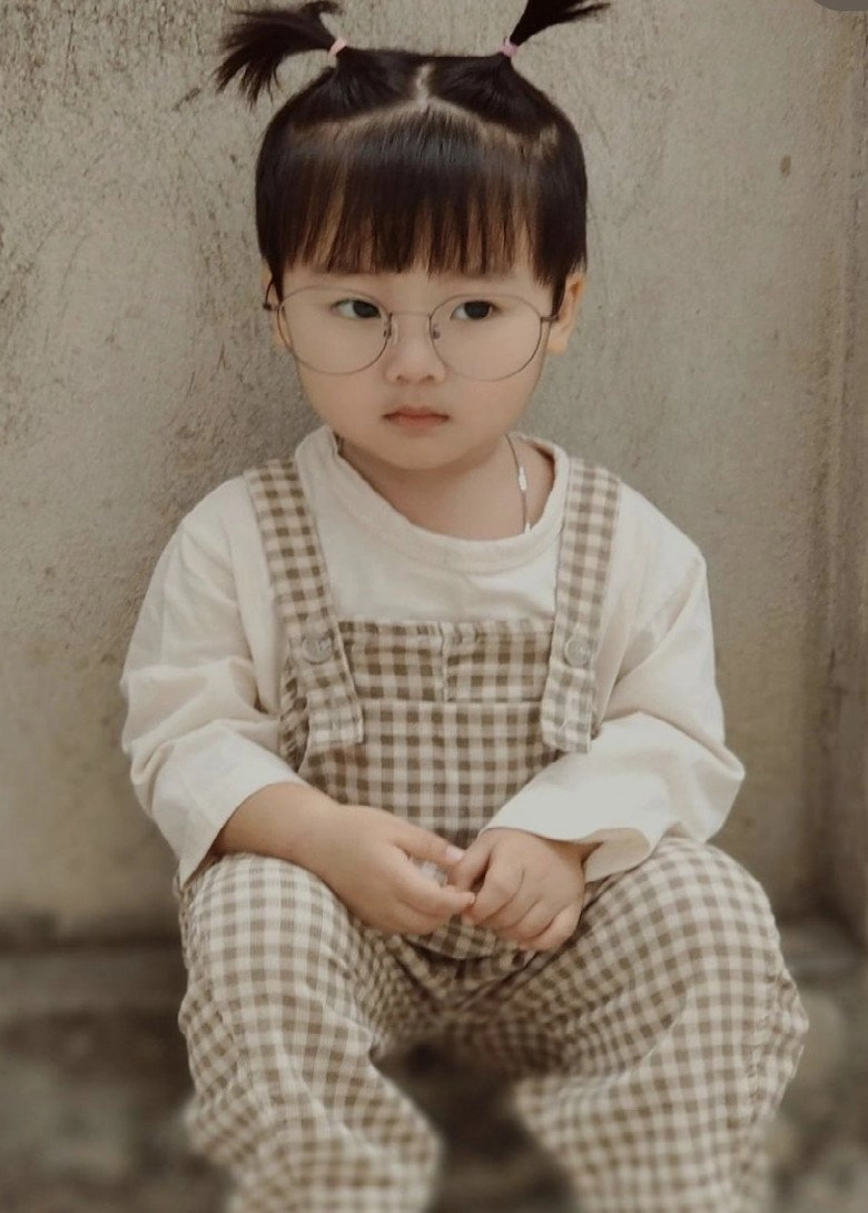 Hoà minzy nấm lùn từng sốt ruột vì con trai thấp giống mẹ bé bo giờ 3 tuổi lớn phổng phao chân dài ngoằng - 8