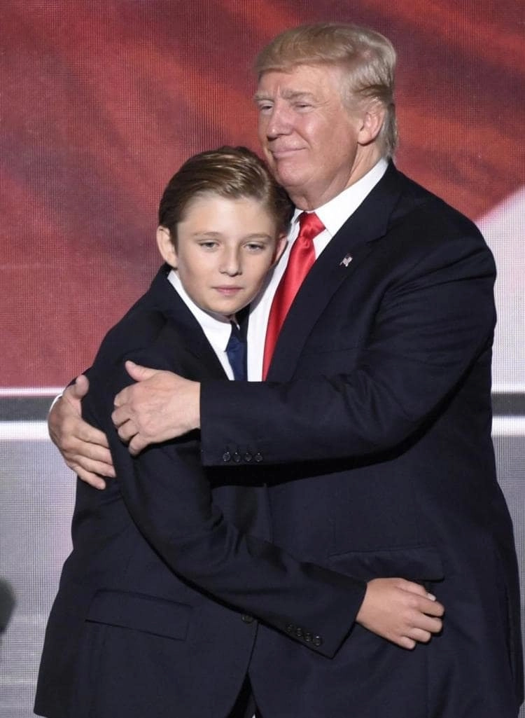hoàng tử nhà trắng barron trump gây bão với chiều cao hơn 2m 14 tuổi trổ mã tài tử - 2