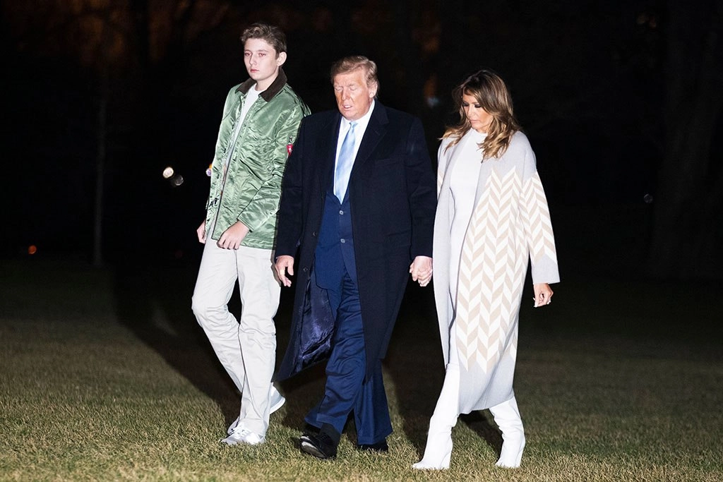 hoàng tử nhà trắng barron trump gây bão với chiều cao hơn 2m 14 tuổi trổ mã tài tử - 7