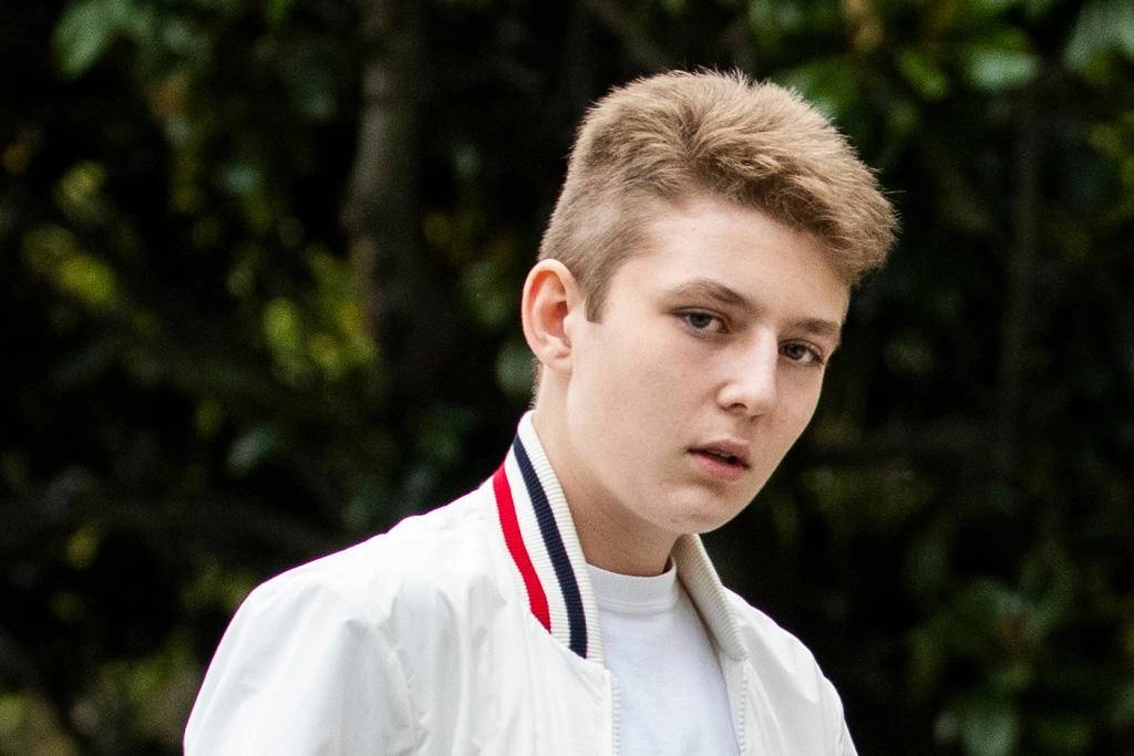 hoàng tử nhà trắng barron trump gây bão với chiều cao hơn 2m 14 tuổi trổ mã tài tử - 9