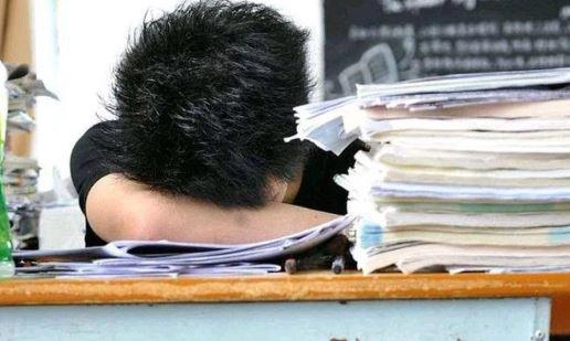 Học hành mệt mỏi bé trai xin bố ngủ 5 phút nhưng không bao giờ tỉnh lại nữa - 2