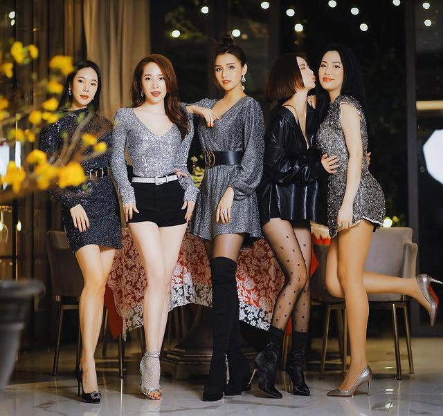 Hội bạn quyền lực của vũ trụ vfc tụ họp lã thanh huyền và quỳnh nga mặc nổi nhất - 3