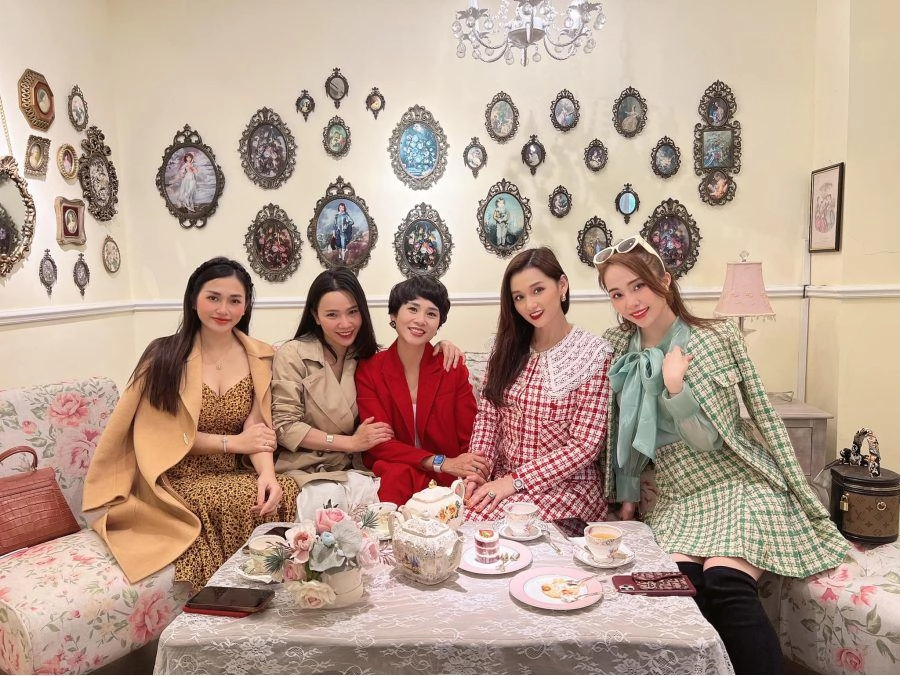 Hội bạn quyền lực của vũ trụ vfc tụ họp lã thanh huyền và quỳnh nga mặc nổi nhất - 11