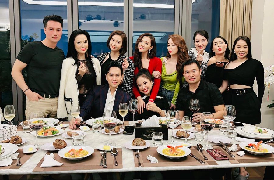Hội bạn quyền lực của vũ trụ vfc tụ họp lã thanh huyền và quỳnh nga mặc nổi nhất - 12