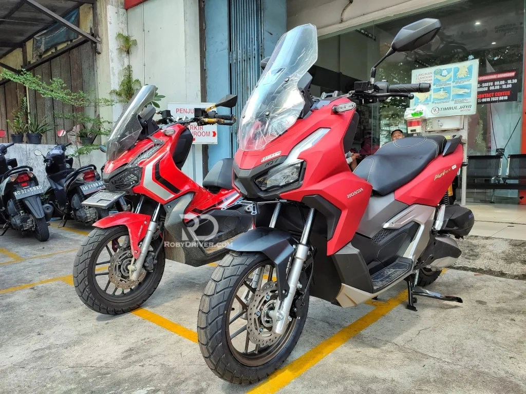 Honda adv160 và adv150 so dáng ngoài thực tế - 2