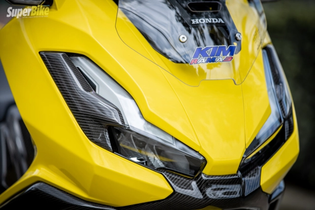 Honda adv350 độ phong cách racing màu vàng tươi của chủ vườn sầu riêng - 3