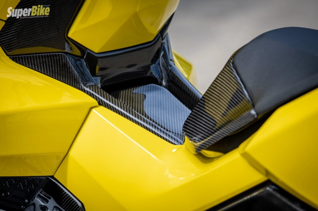 Honda adv350 độ phong cách racing màu vàng tươi của chủ vườn sầu riêng - 6