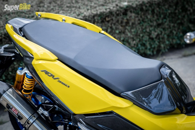 Honda adv350 độ phong cách racing màu vàng tươi của chủ vườn sầu riêng - 17
