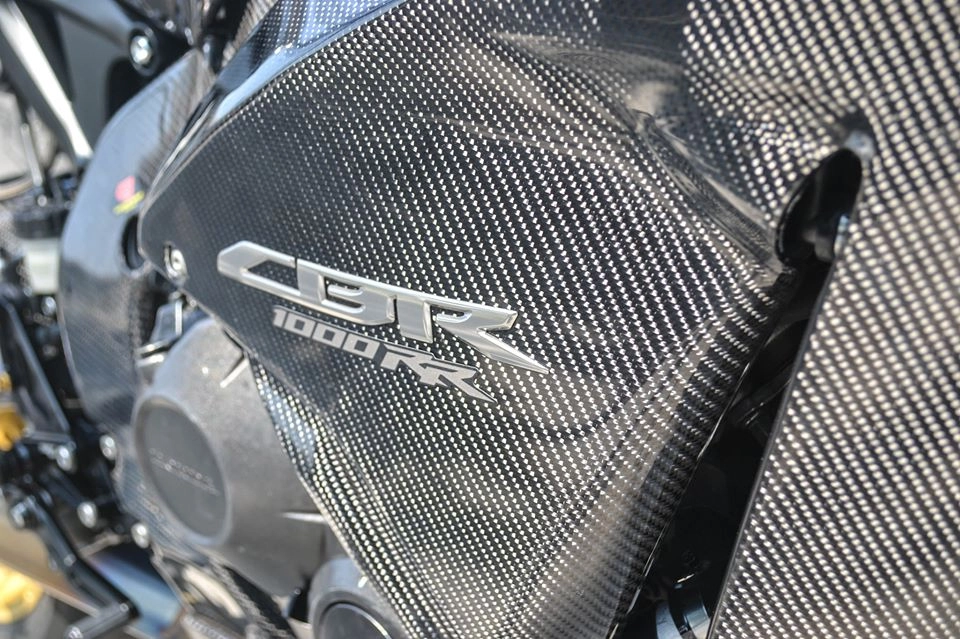 Honda cbr1000rr độ - bò mộng đen thui trong diện mạo full carbon fiber - 3