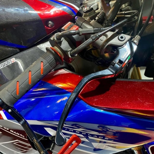 Honda cbr1000rr trong bản độ cực đẹp - 4