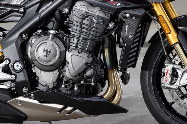 Honda hawk11 và triumph speed triple rr trên bàn cân thông số - 3