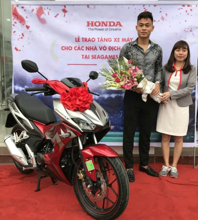 Honda hoàn tất bàn giao xe cho đội tuyển nữ và u-22 việt nam sau chiến thắng tại seagames 30 - 3