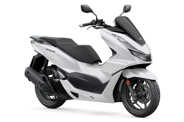 Honda pcx 2023 khiến phái mạnh đứng ngồi không yên khi vừa được ra mắt - 7