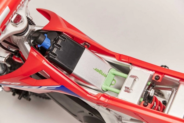Honda và greenger hợp tác phát triển xe địa hình chạy điện crf-e2 dành cho trẻ em - 6