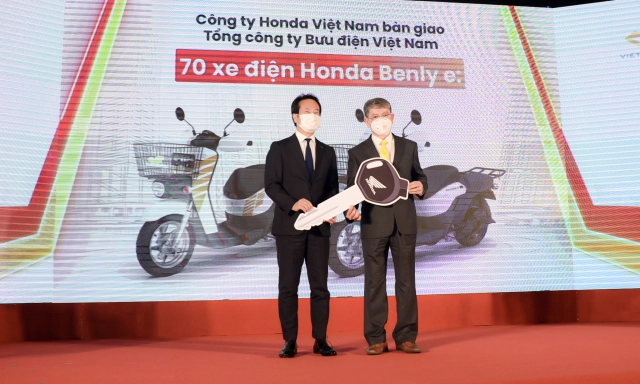 Honda việt nam triển khai dự án sử dụng xe điện giao hàng cùng bưu điện việt nam - 3