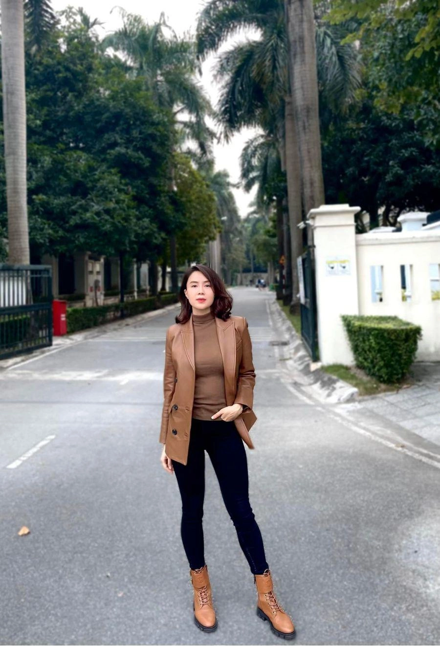 Hồng diễm diện áo cổ rộng khoe thềm ngực lụa là hồng đăng khen xinh làm dân tình bấn loạn - 9