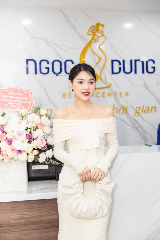Hồng diễm hướng dương ngược nắng chứng minh câu nói gái 2 con trông mòn con mắt - 3