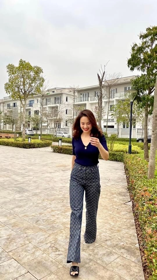 Hồng diễm sắm quần 30 triệu đụng hàng loạt người đẹp tung chiêu hô biến chân dài - 11