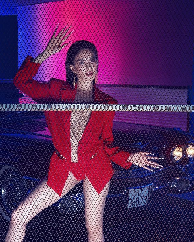 Hot 1000 độ ngọc trinh sơ vin áo vào quần lót chụp hình như khoe vòng 3 - 3