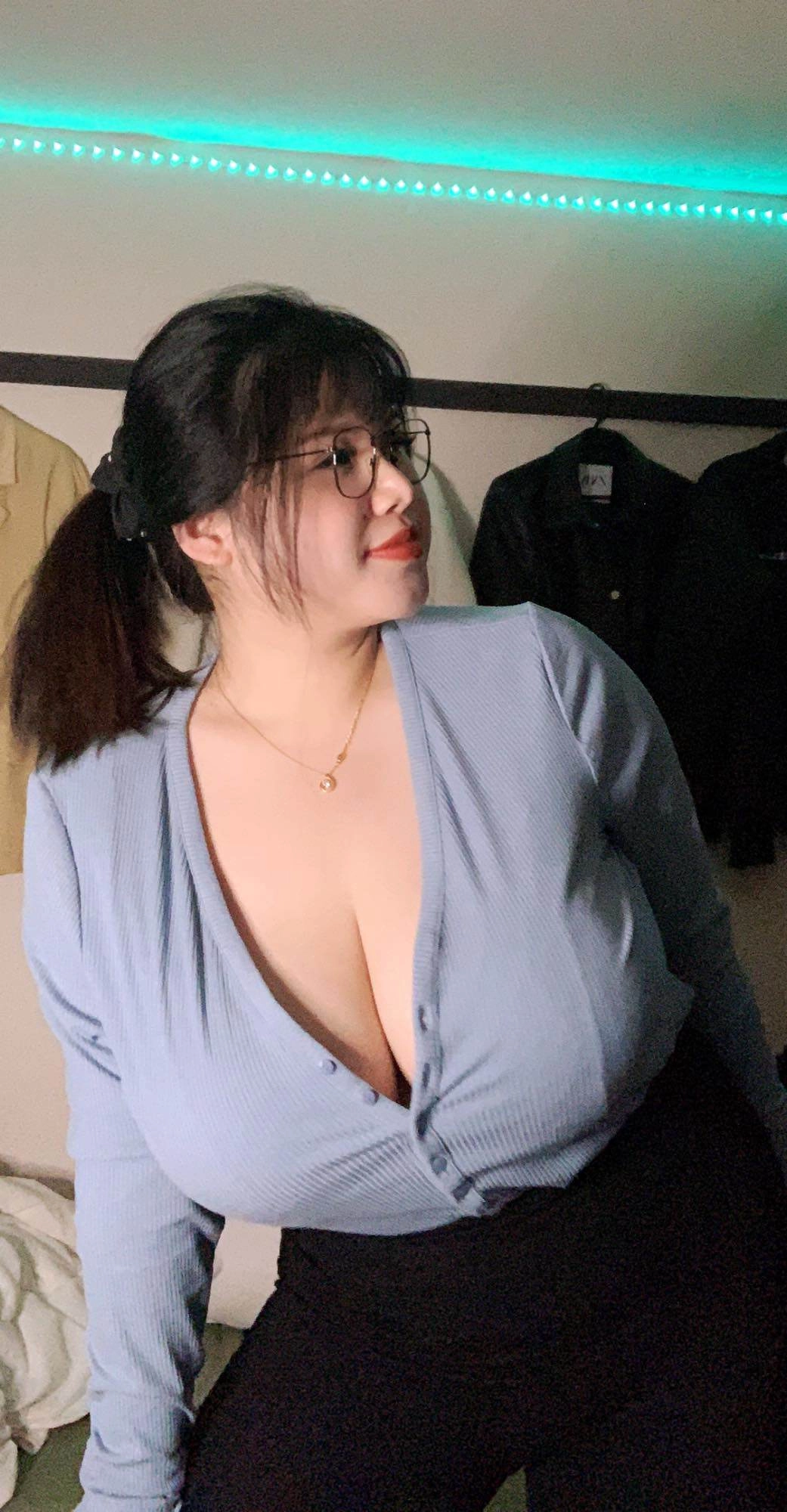 Hot girl hải dương đã hút mỡ nhưng số đo vòng một vẫn vượt 1 mét - 2