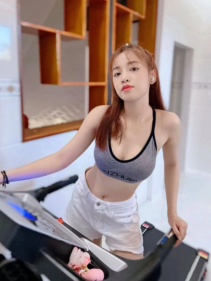 Hot girl làng hài puka quay người khoe trái mông đào netizen lại phản ứng trái ngược - 11