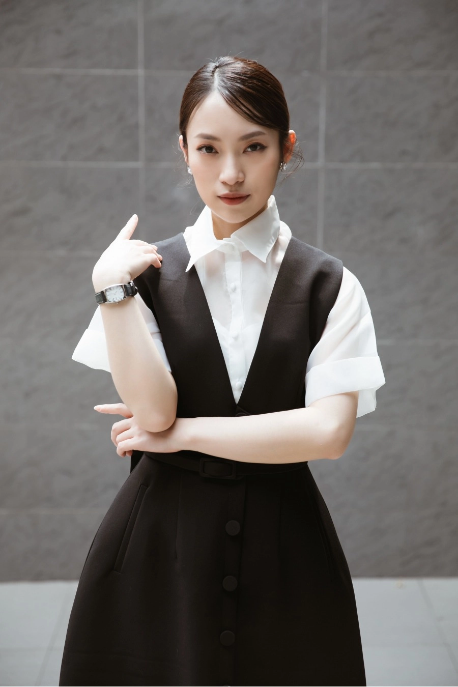 Hotgirl con nhà người ta khánh vy phủ sóng hàng hiệu mặc đồ công sở hoá tiểu thư sang chảnh - 6