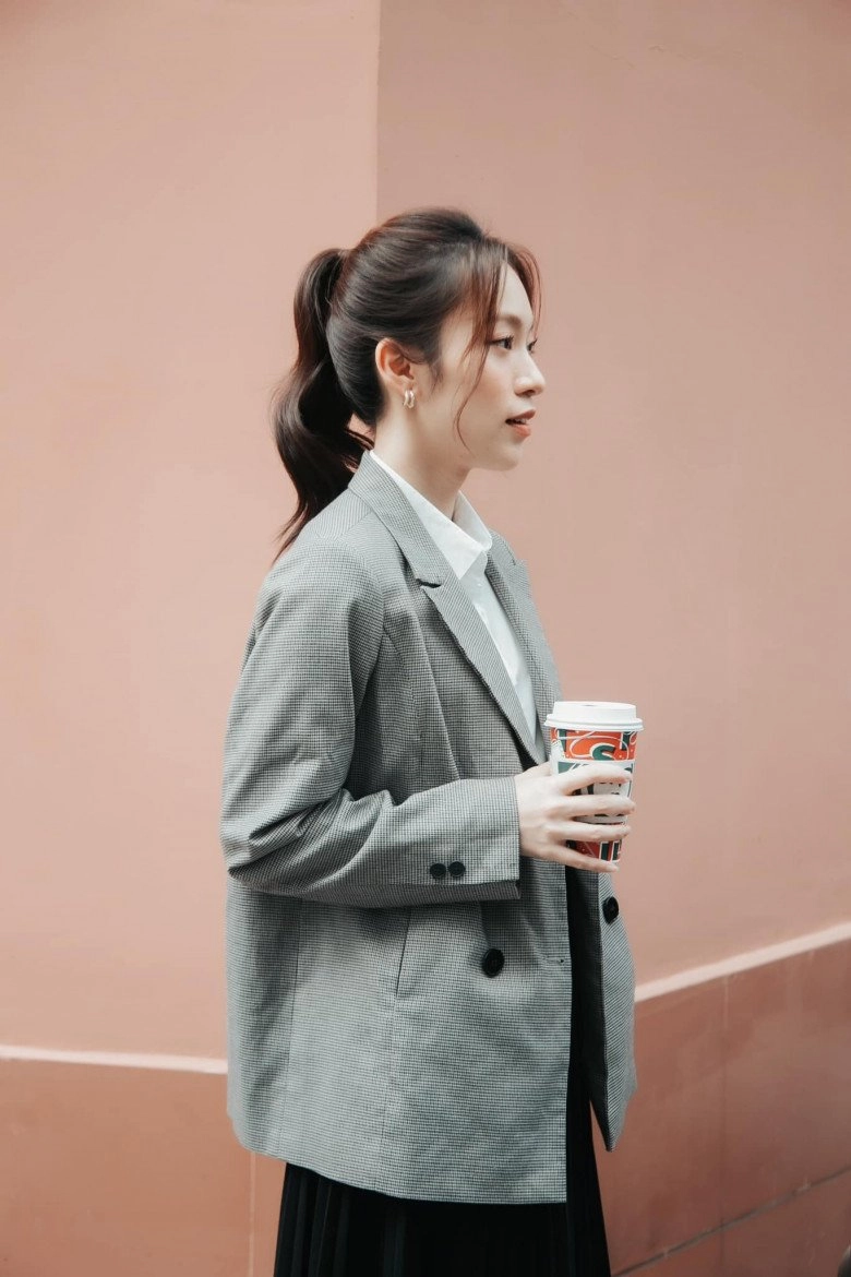 Hotgirl con nhà người ta khánh vy phủ sóng hàng hiệu mặc đồ công sở hoá tiểu thư sang chảnh - 9