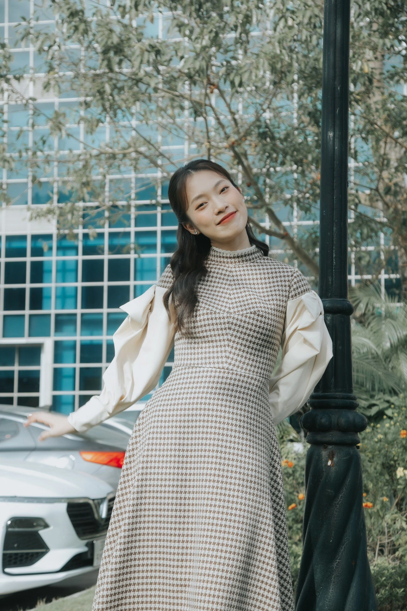 Hotgirl con nhà người ta khánh vy phủ sóng hàng hiệu mặc đồ công sở hoá tiểu thư sang chảnh - 16
