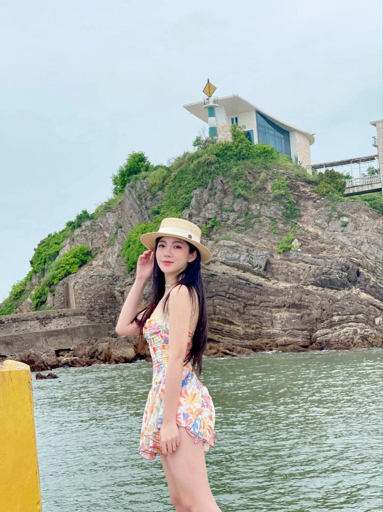 Hotgirl đẹp nõn nàtrên sân vinh là btv nổi tiếng làm mẹ 2 con - 14