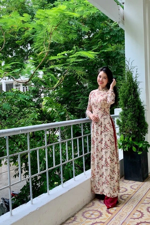 Hotgirl đh ngoại thương sáng lên giảng đường là cô giáo thiên thần tối về với chồng con đảm đang - 2