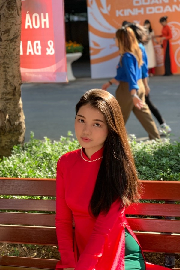 Hotgirl đh ngoại thương sáng lên giảng đường là cô giáo thiên thần tối về với chồng con đảm đang - 5
