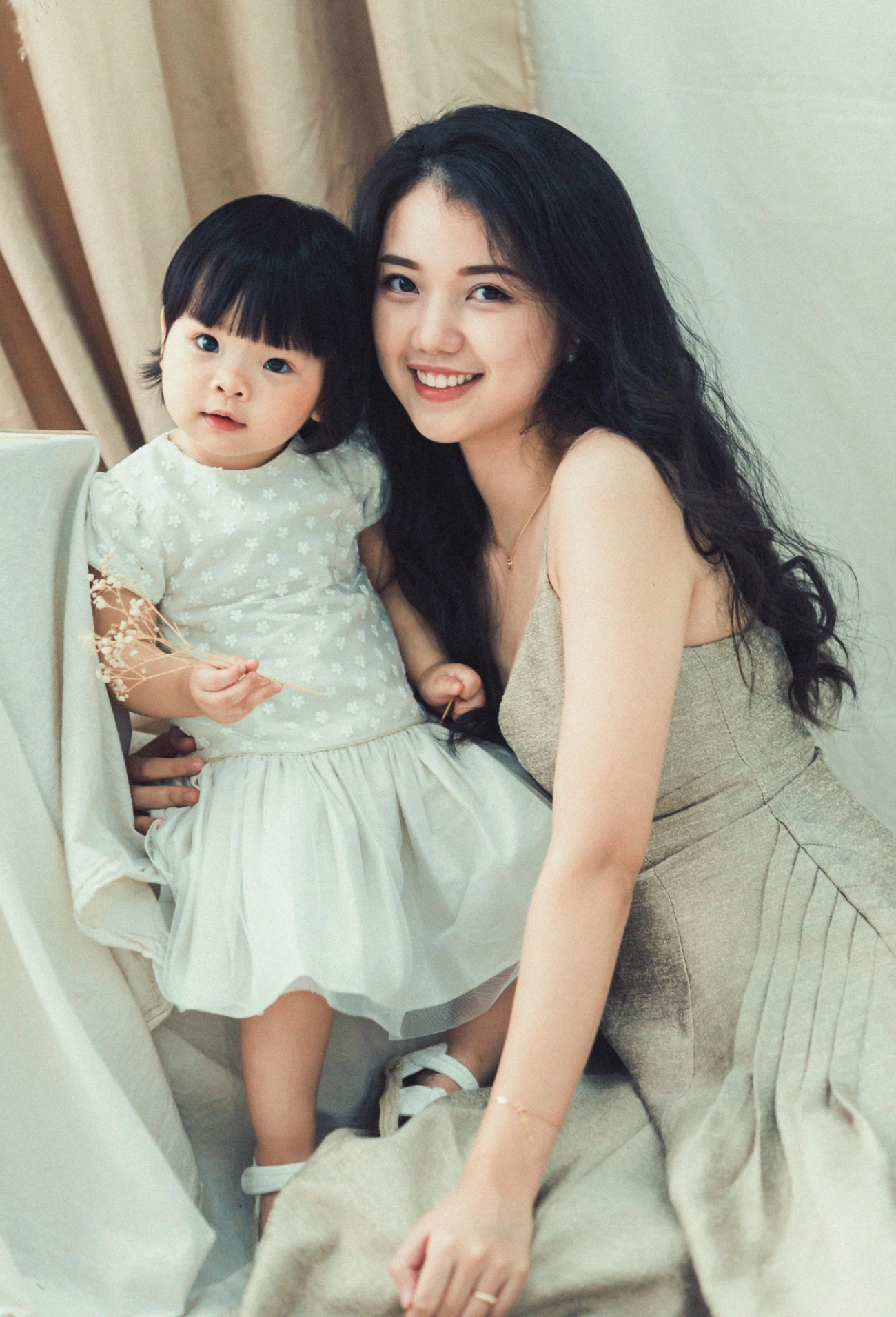 Hotgirl đh ngoại thương sáng lên giảng đường là cô giáo thiên thần tối về với chồng con đảm đang - 6