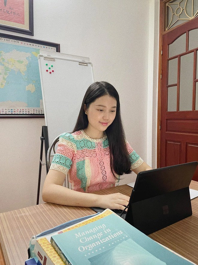 Hotgirl đh ngoại thương sáng lên giảng đường là cô giáo thiên thần tối về với chồng con đảm đang - 9