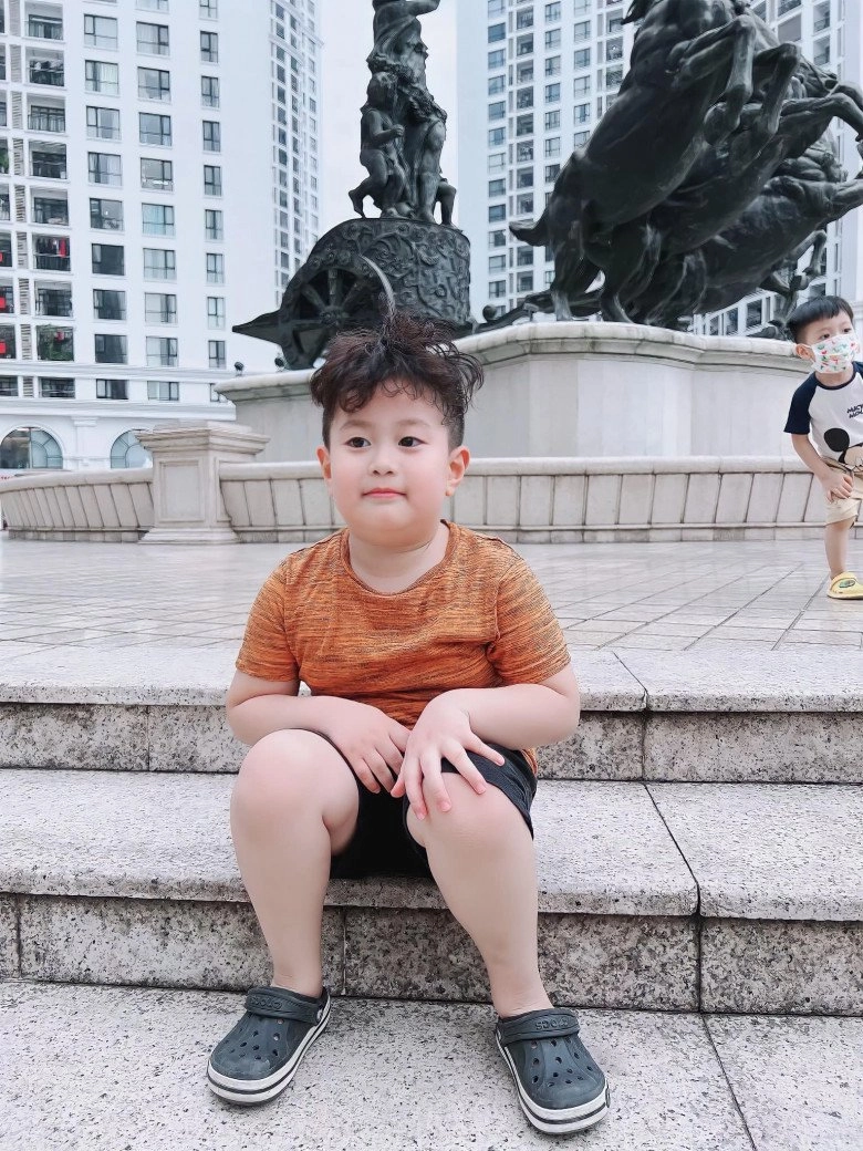 Hotgirl hương trần khoe ảnh con trai tròn mũm mim việt anh vội tương tác thân thiết như chưa từng ly hôn - 3