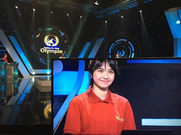hotgirl ống nghiệm thi đường lên đỉnh olympia giờ thăng hạng nhan sắc nhuộm tóc bạch kim chất chơi - 2
