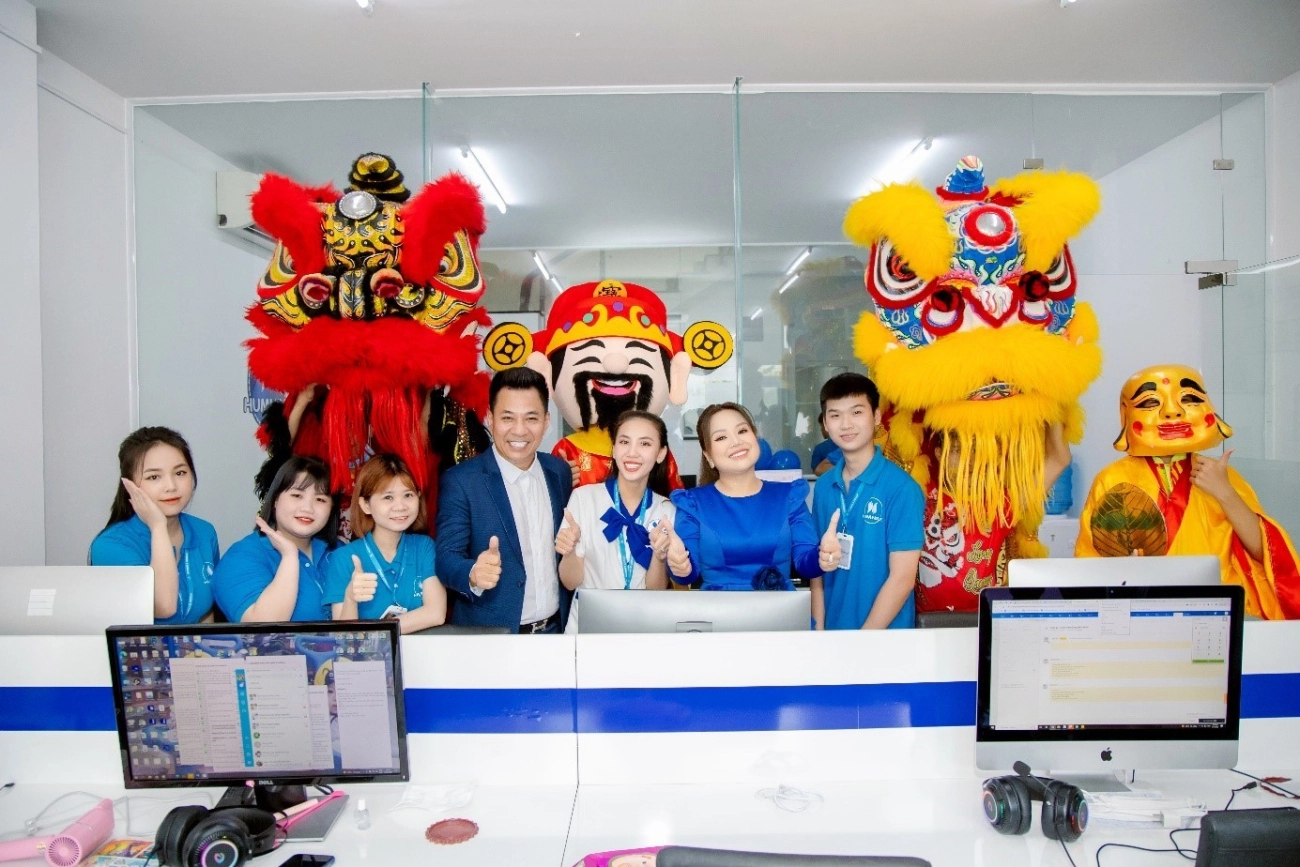 Humnile group khai trương showroom - 4