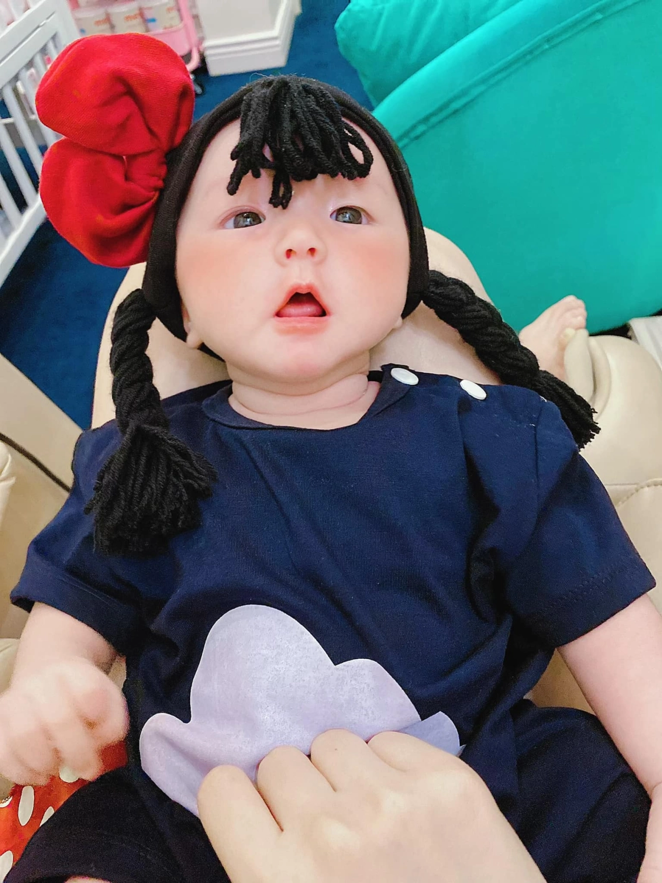 Hưởng gen trội từ mẹ đại gia quận 7 rich-kid nhà 400 tỷ có mắt bi ve xinh như tranh - 4