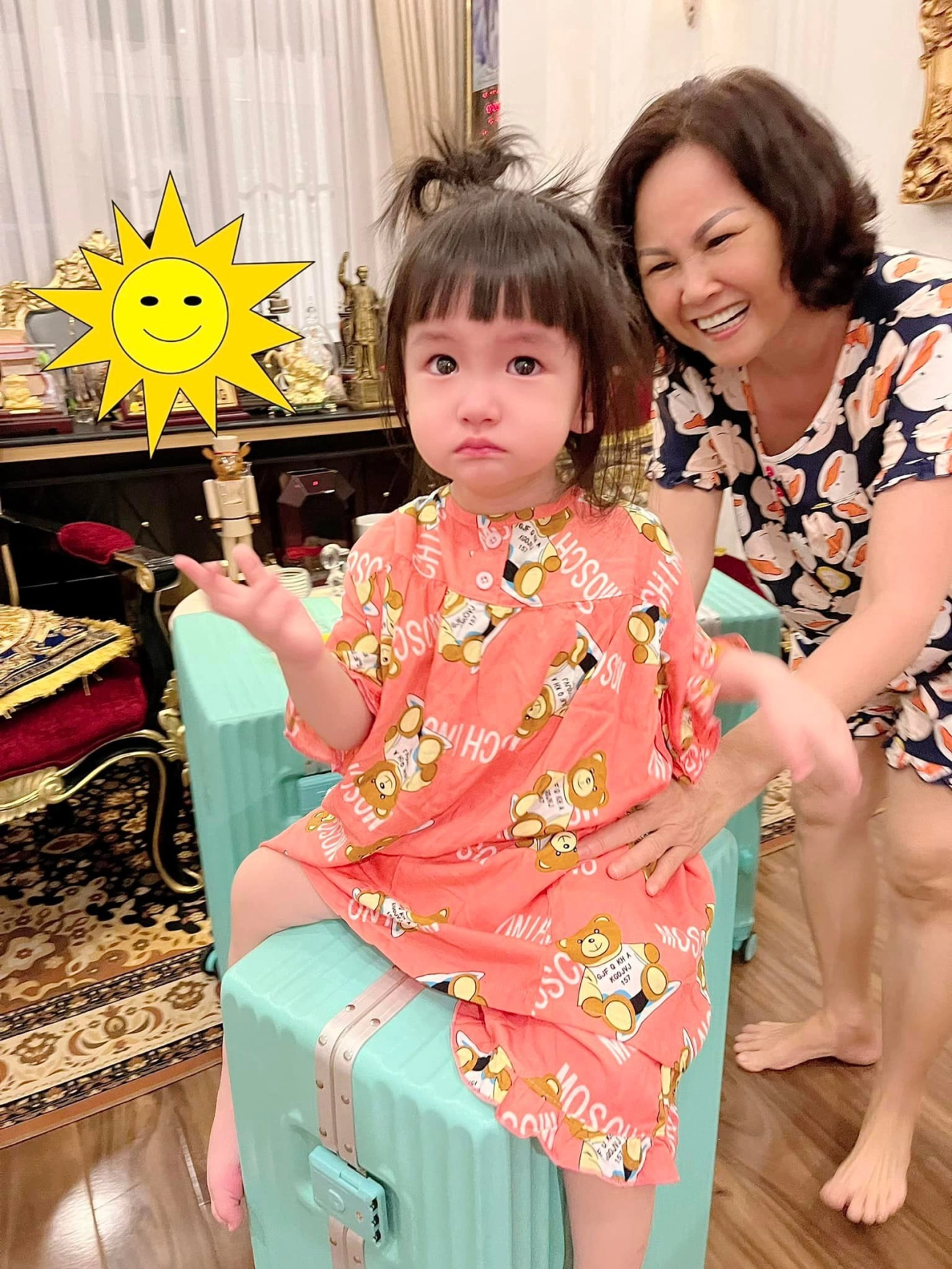 Hưởng gen trội từ mẹ đại gia quận 7 rich-kid nhà 400 tỷ có mắt bi ve xinh như tranh - 6