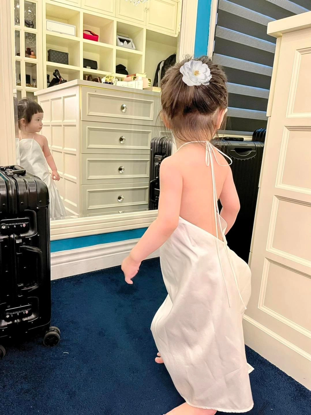 Hưởng gen trội từ mẹ đại gia quận 7 rich-kid nhà 400 tỷ có mắt bi ve xinh như tranh - 9