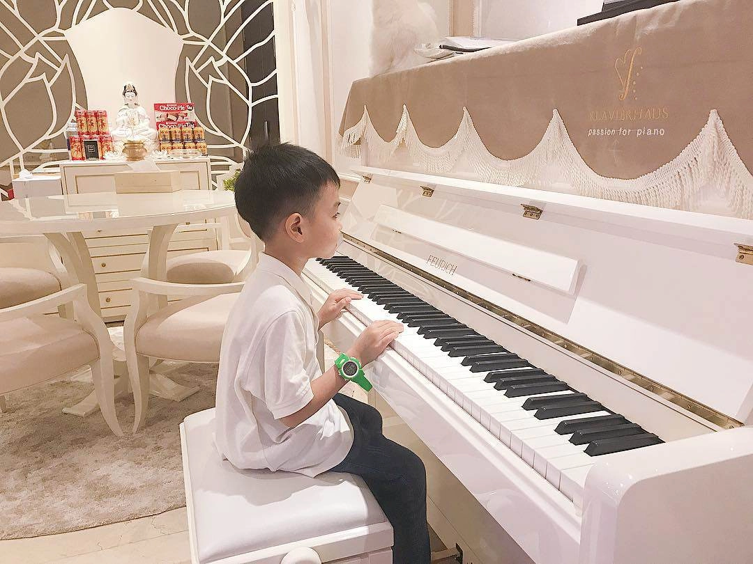 Ít người biết trước khi có 2 con ở mỹ phạm hương từng nuôi 1 cậu bé ở việt nam - 13