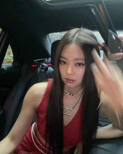 Jennie jisoo blackpink gây sốt chỉ với 1 kiểu tóc nhìn qua chị em việt nào cũng làm được - 10