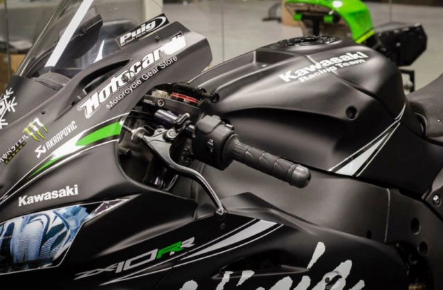 Jonathan rea mở cuộc đấu giá kawasaki zx-10rr - 2